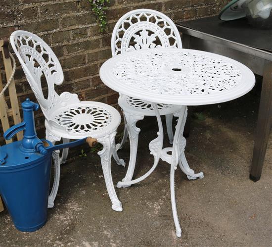 Cafe table & 2 chairs